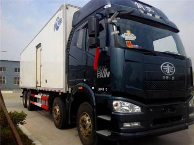 冷藏車運輸與隨車吊的協(xié)同應(yīng)用 提升冷鏈物流效率的關(guān)鍵組合