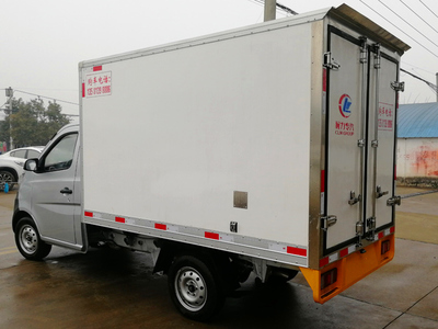 高效多能，冷鏈物流新利器——長安冷藏車隨車吊應(yīng)用解析